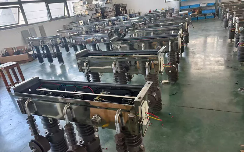 40.5kV Solid-Insulated Three-Position Vacuum Circuit Breaker