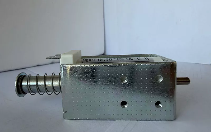 DC220V 131.5Ω Closing/Opening Coil Plug-in Type Double-Ended Shaft