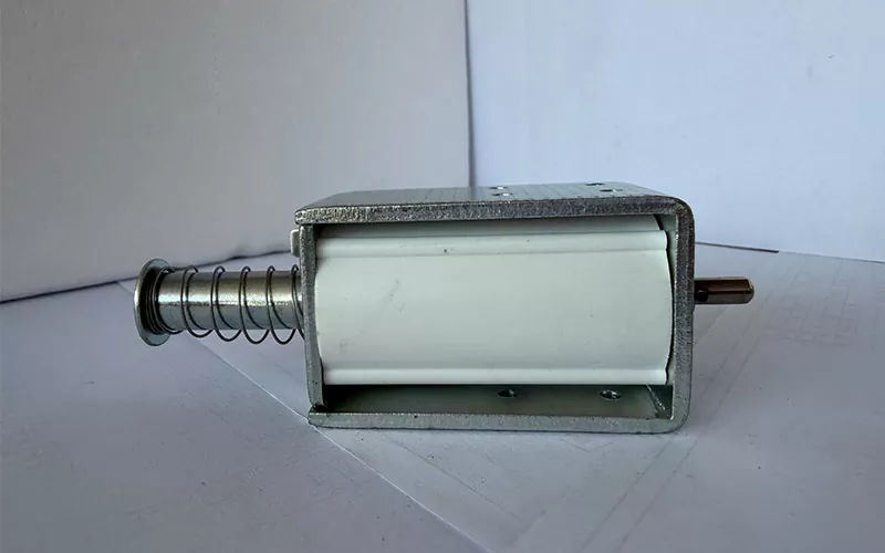 DC220V 131.5Ω Closing/Opening Coil Plug-in Type Double-Ended Shaft