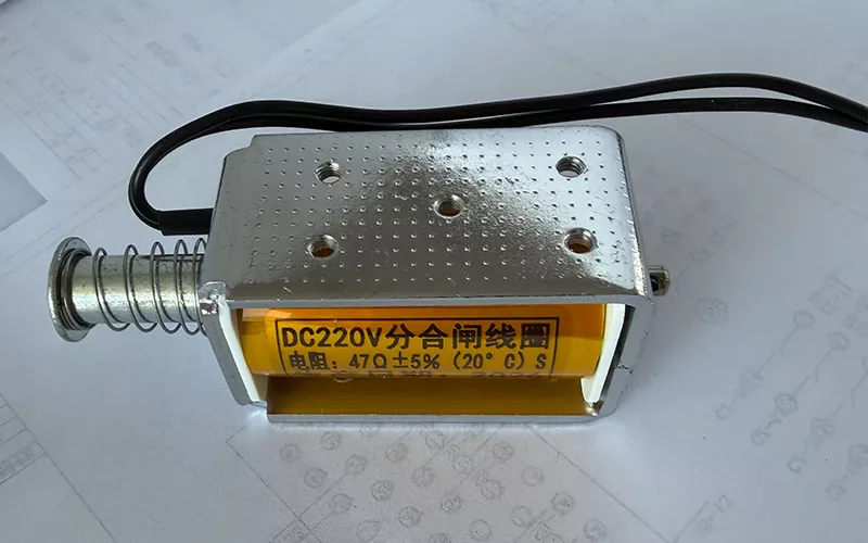 DC220V 47Ω Closing Opening Coil Lead Wire Type Long Stroke