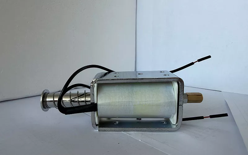 DC110V 33Ω Closing Opening Coil Lead Wire Type Double-Ended Shaft