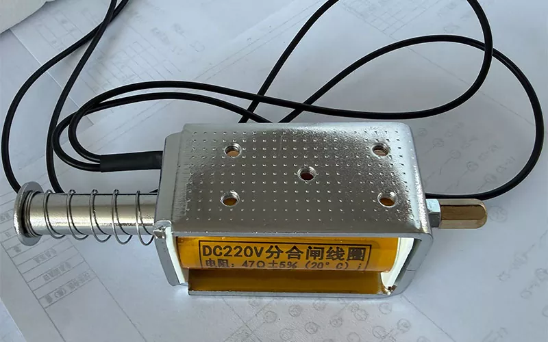 DC220V 47Ω Closing Opening Coil Lead Wire Type Long Stroke