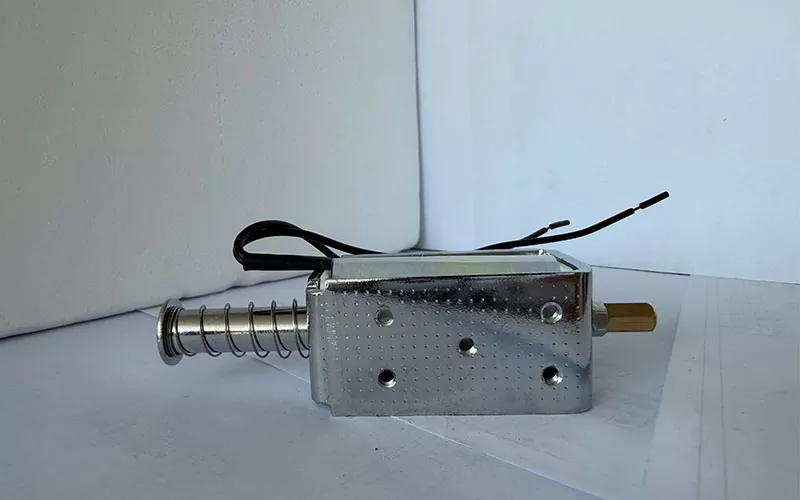 DC110V 33Ω Closing Opening Coil Lead Wire Type Double-Ended Shaft