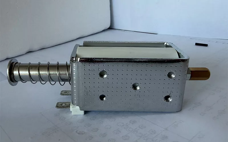 DC220V 98Ω Closing Opening Coil Plug-in Type White Bobbin